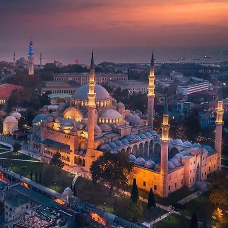 Nik's Taksim 2*