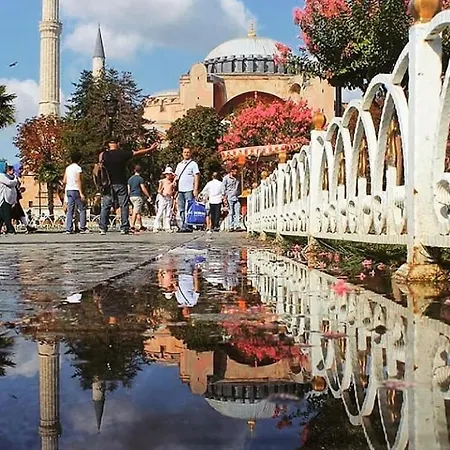 Nik's Taksim Отель